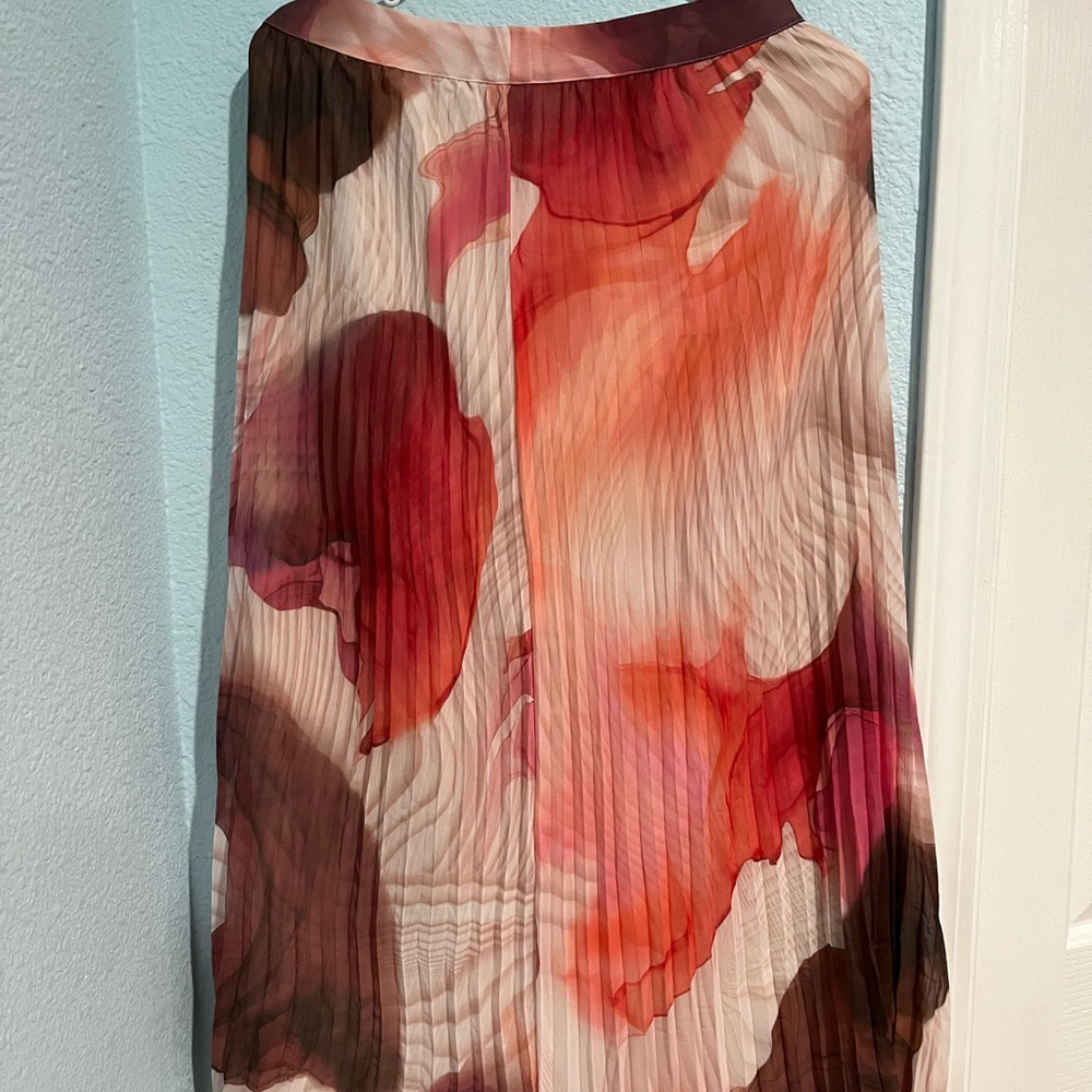 Women’s XS size express skirt brand new